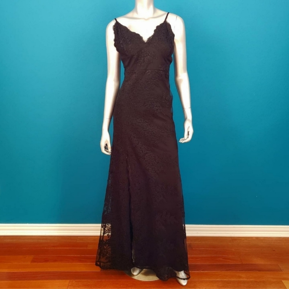 🆕️ 🎬 CITY GODDESS Embroidered Lace Maxi Dress // (NWT)